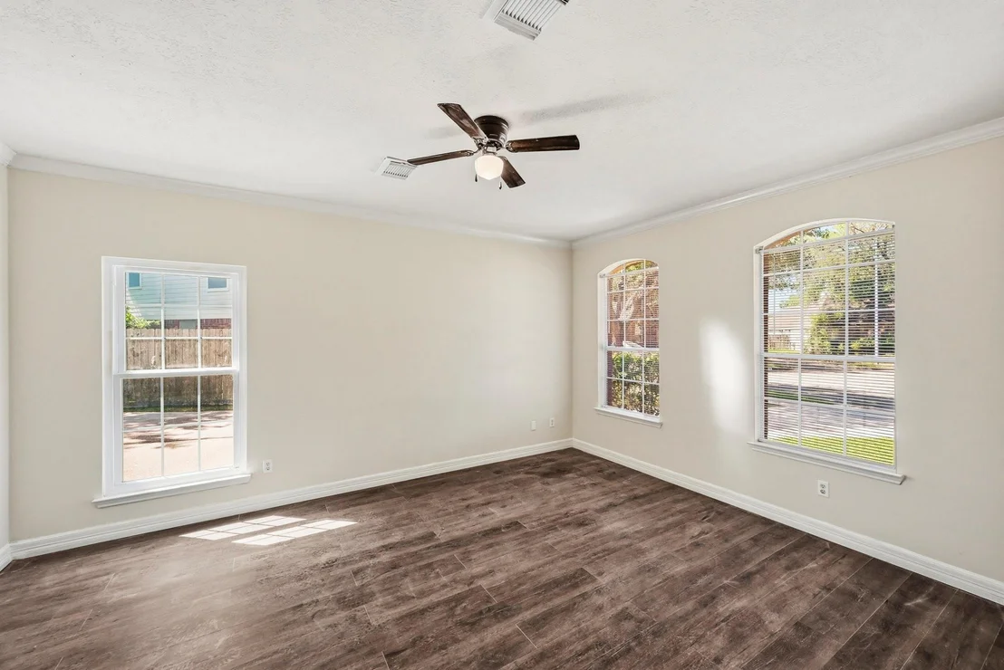 Photo of 215 Crabapple Drive