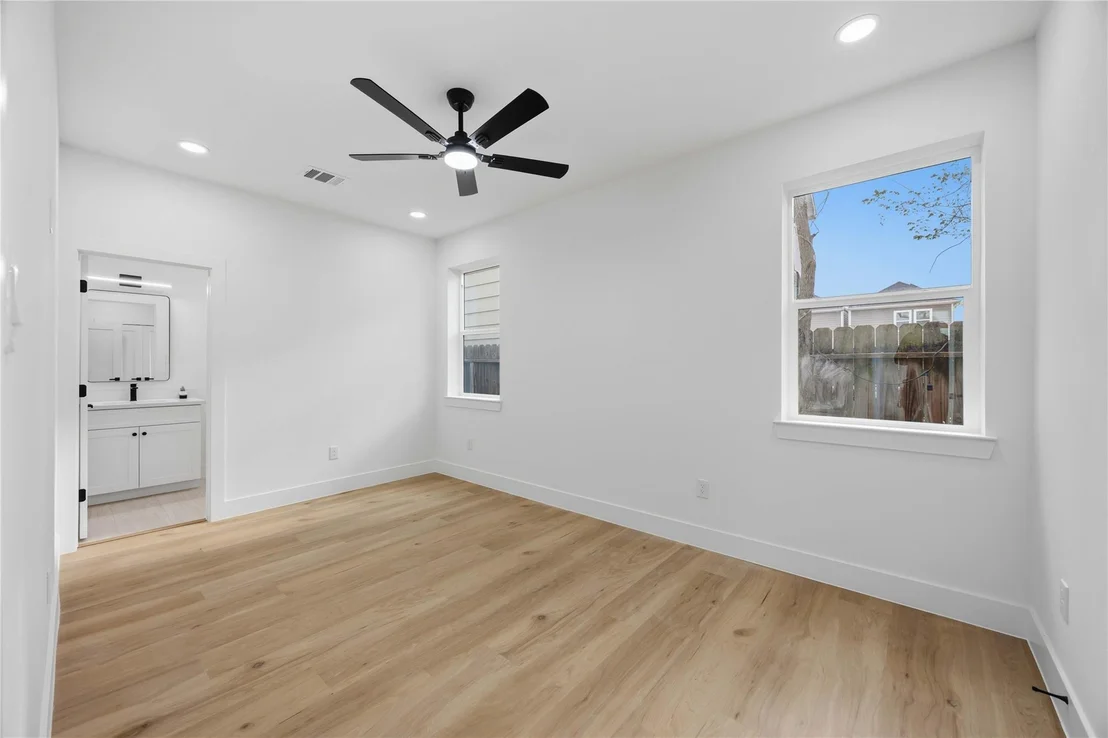 Photo of 2012 Yates Street