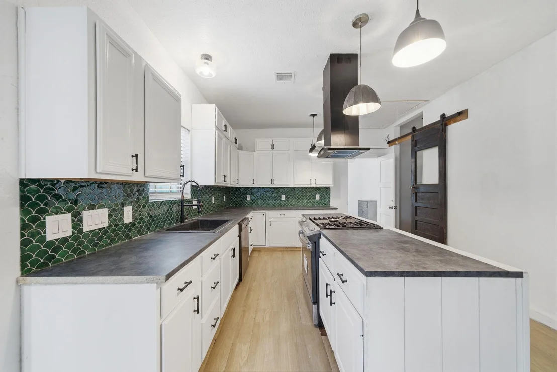 Photo of 6731 Couch Street