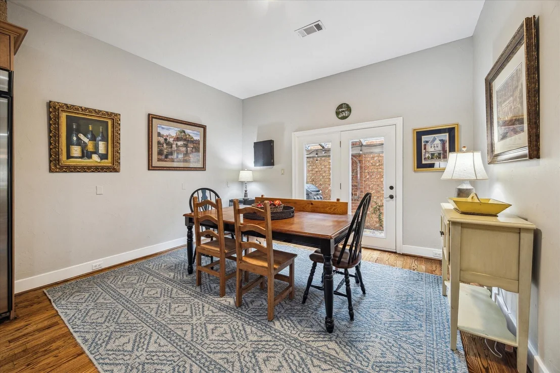 Photo of 2727 Stuart Manor