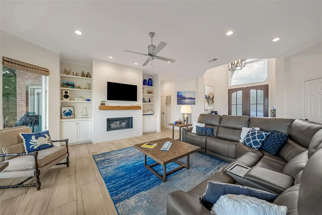 Photo of 318 Bayshore Drive