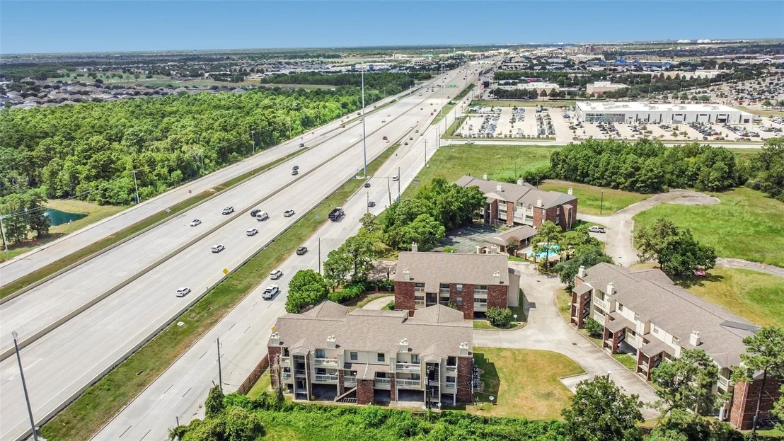 Photo of Unit 258C at 2501 Gulf Freeway