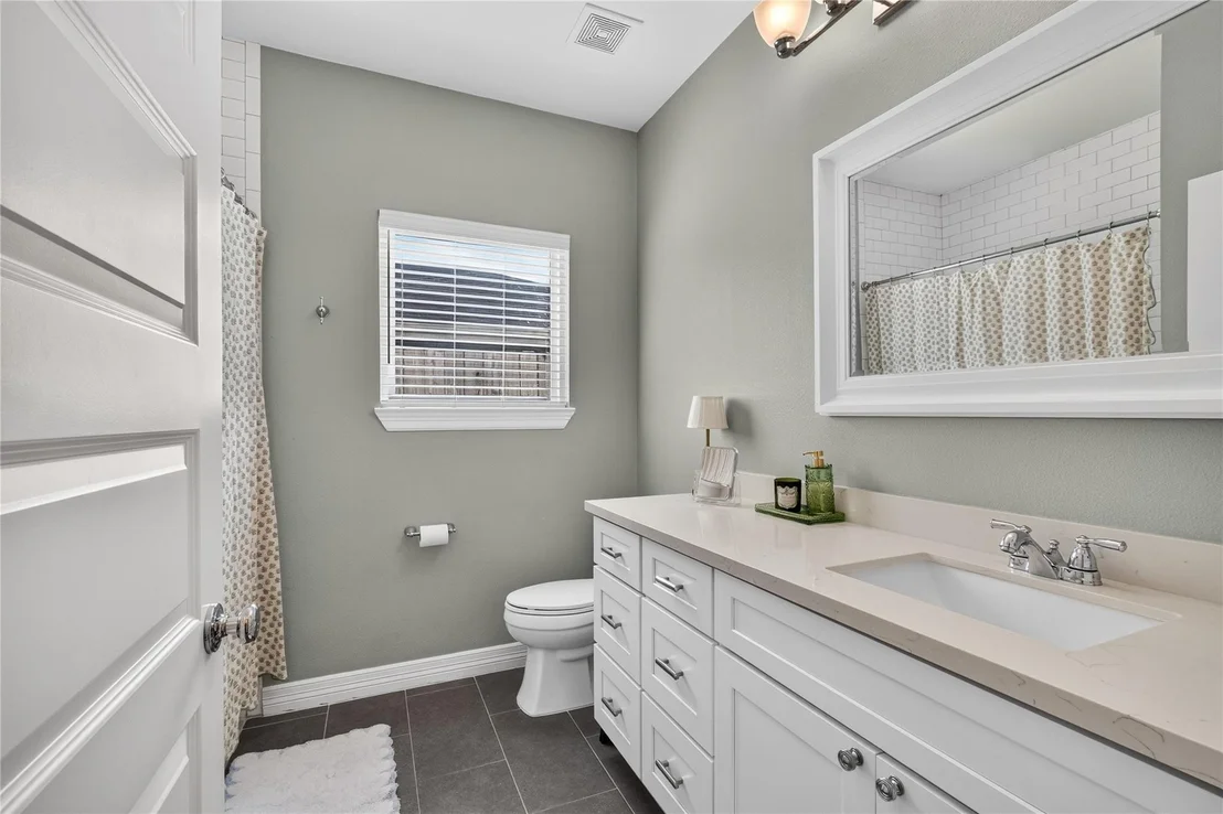 Photo of 1722 Chippendale Road