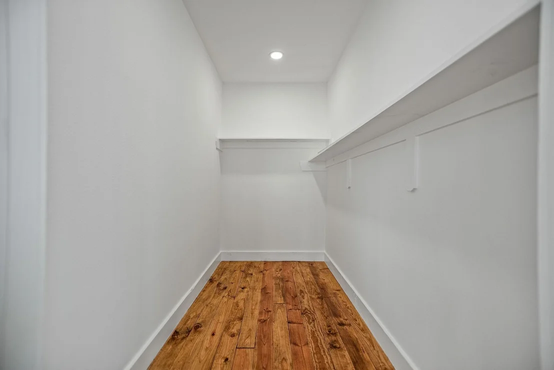 Photo of 809 W Taylor Avenue