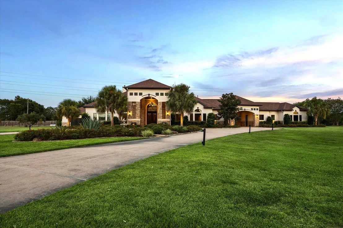 Photo of 6810 Anthonia Lane