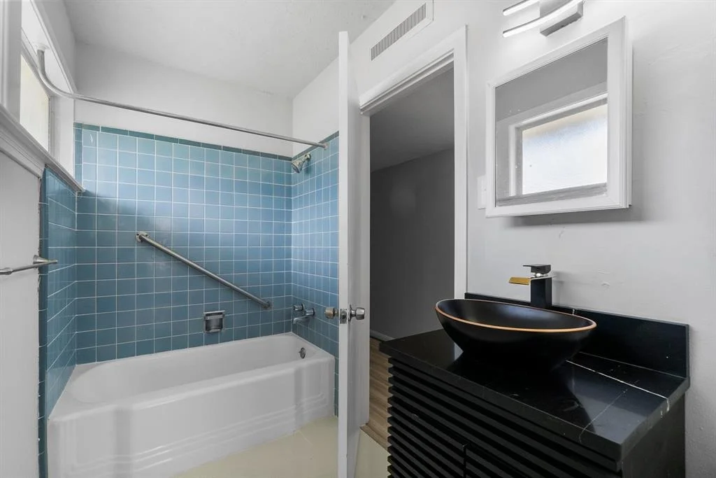 Photo of 1610 Shady Oaks Drive