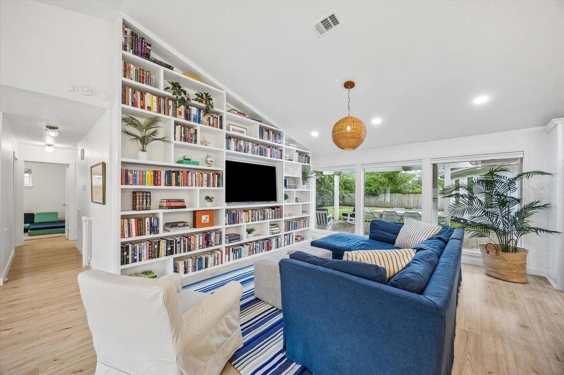 Photo of 1031 Chamboard Lane