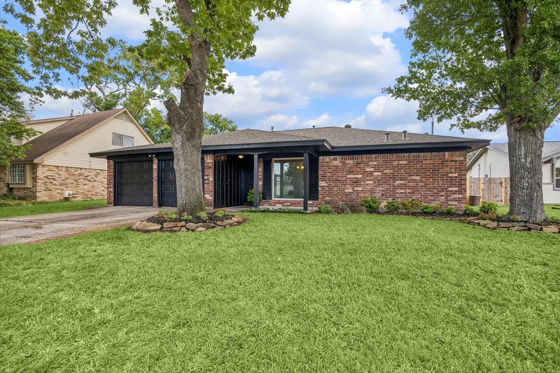 Photo of 6026 Golden Forest Drive