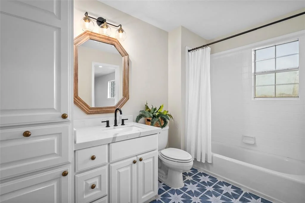 Photo of 854 W Forest Drive
