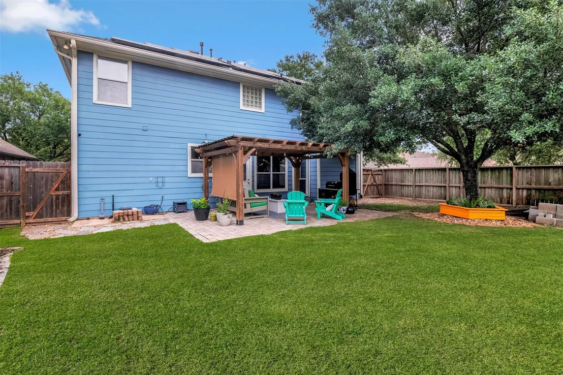 Photo of 19303 Young Oak Street