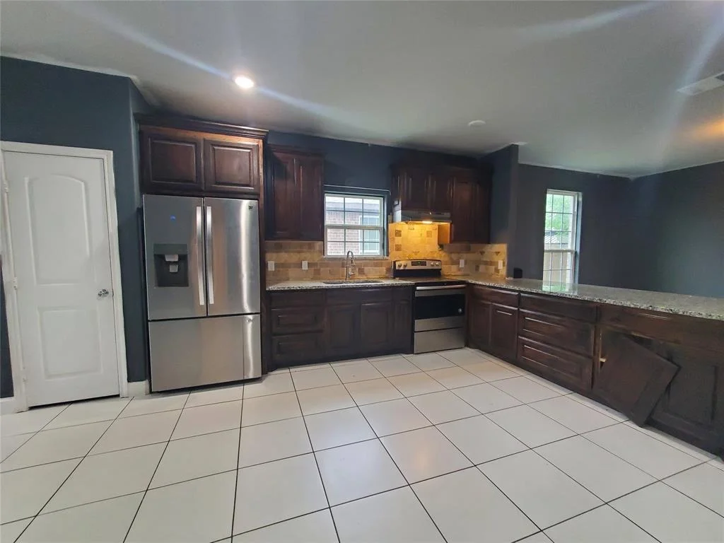 Photo of 431 Sabine Avenue
