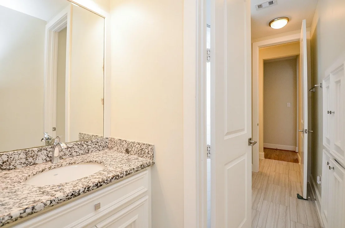 Photo of 4625 Maple Street