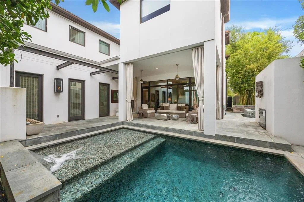 Photo of 2949 Chevy Chase Drive
