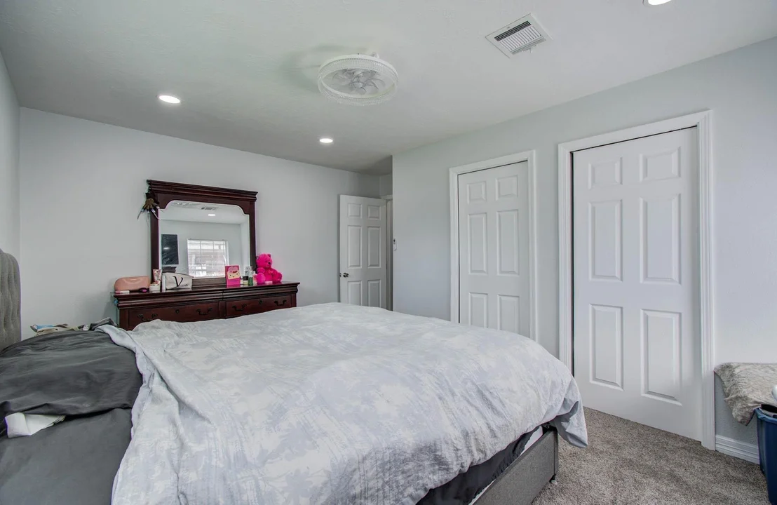 Photo of 6827 Kingsway Drive