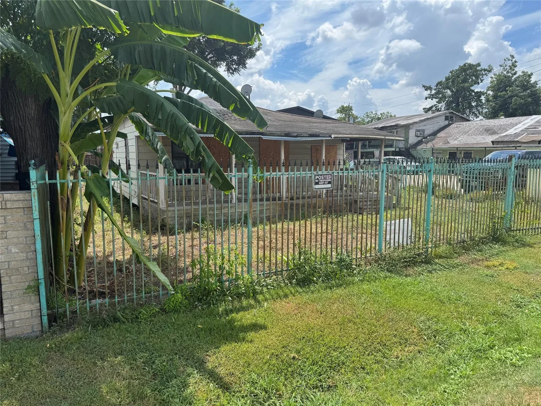Photo of 3330 Bertrand Street