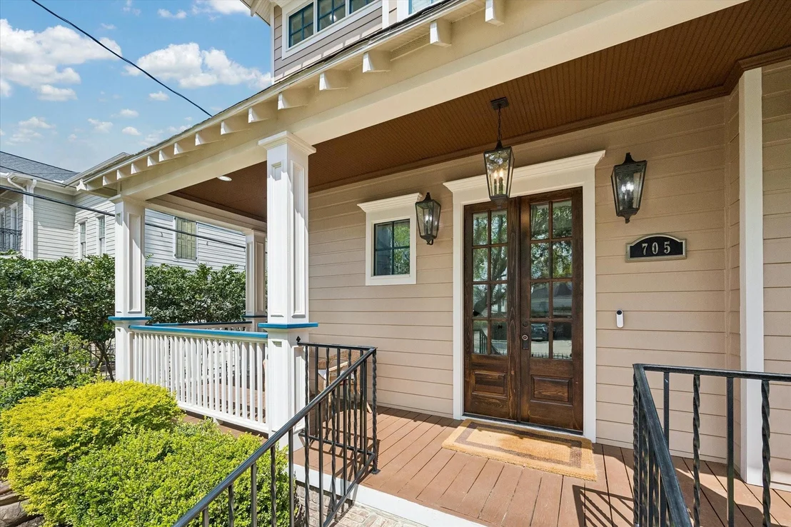 Photo of 705 W 9th Street