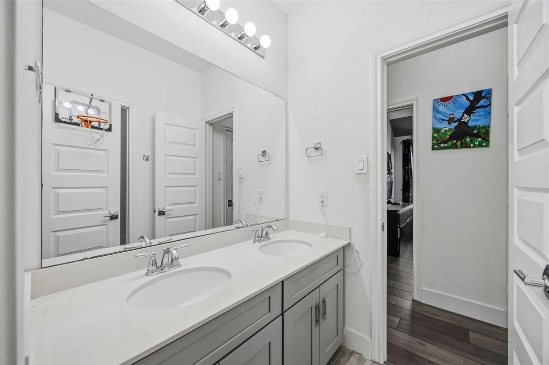 Photo of 2826 Walnut Crest Drive