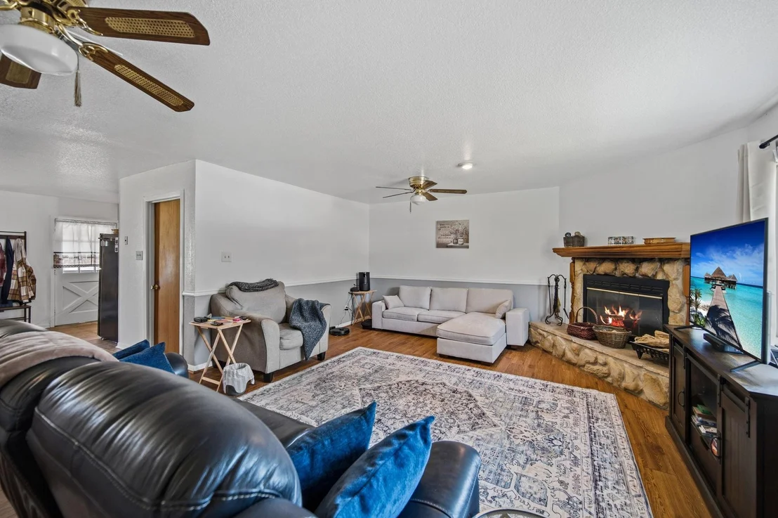 Photo of 400 Dora Street