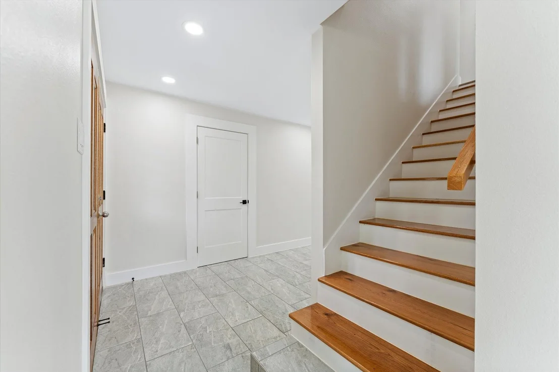 Photo of 25107 Broughton Street