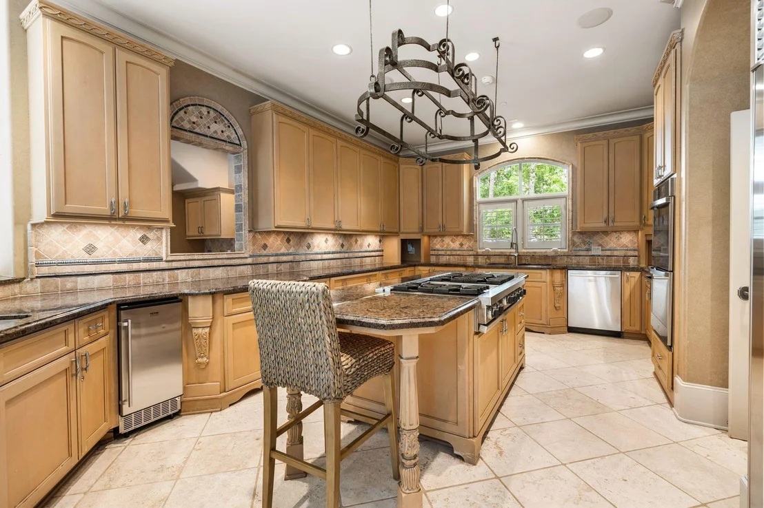 Photo of 835 Echo Lane