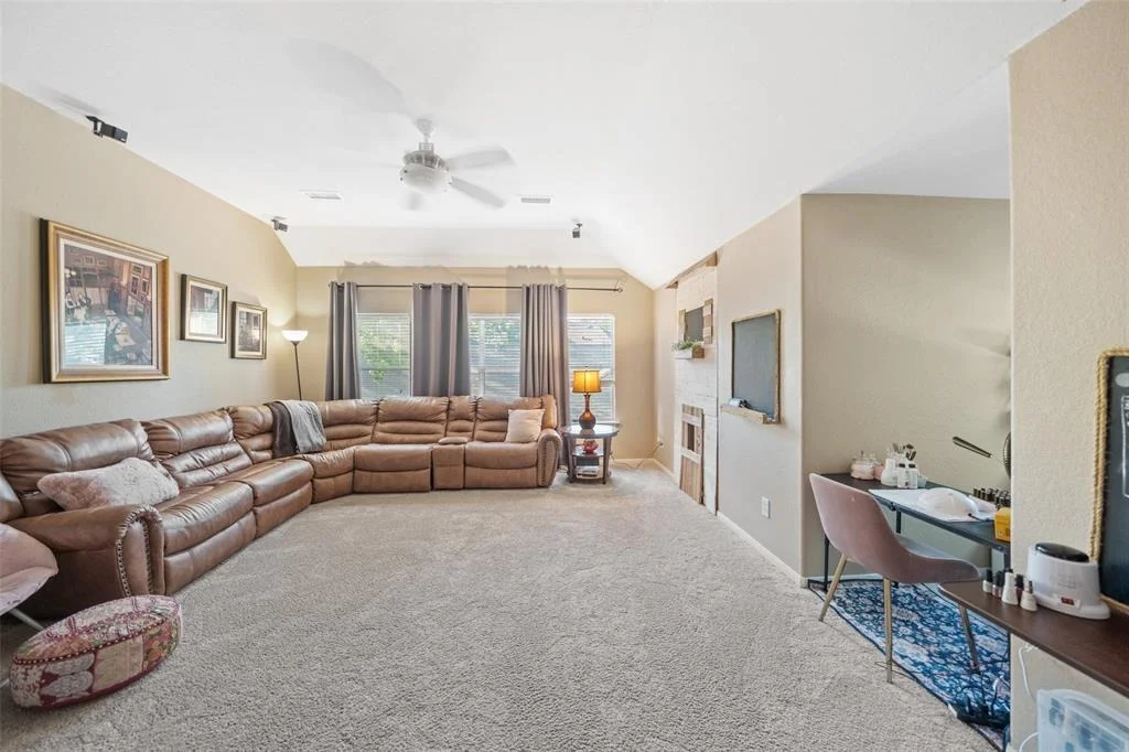 Photo of 147 S Evangeline Oaks Circle
