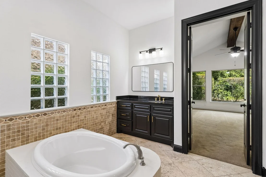 Photo of 14 Woodglade Way
