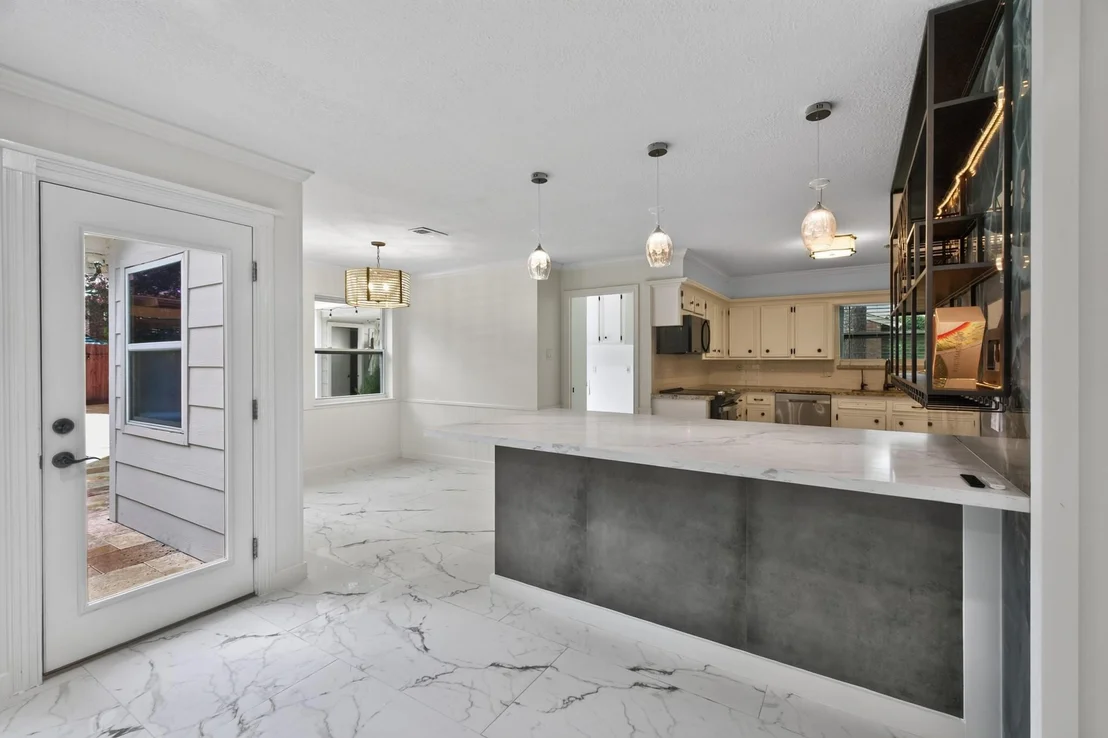 Photo of 18115 Longcliffe Drive
