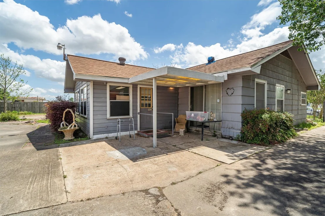 Photo of 7833 Almeda Genoa Road