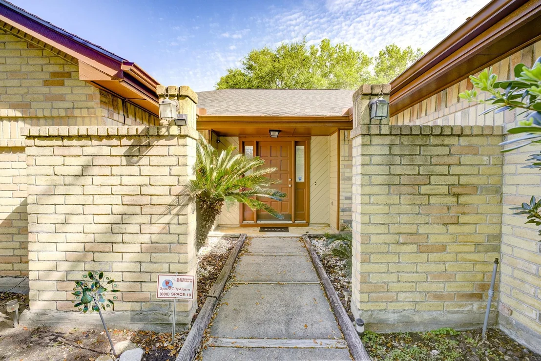 Photo of 16134 Beechnut Street
