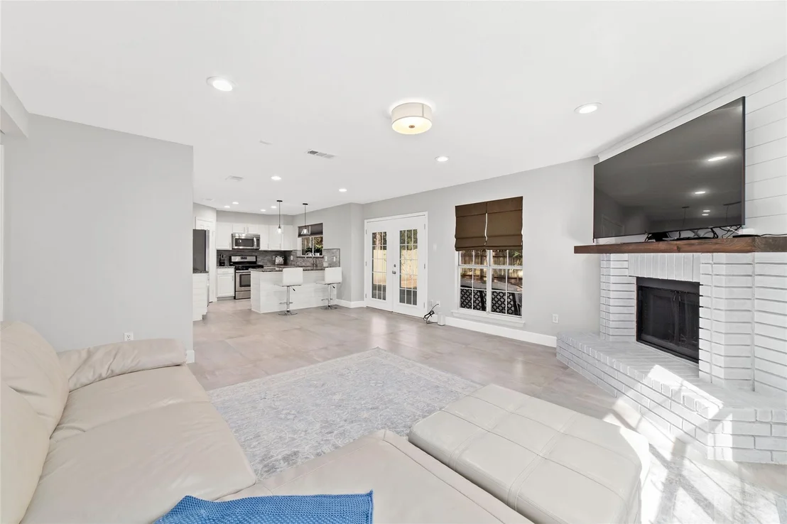 Photo of 183 N Village Knoll Circle