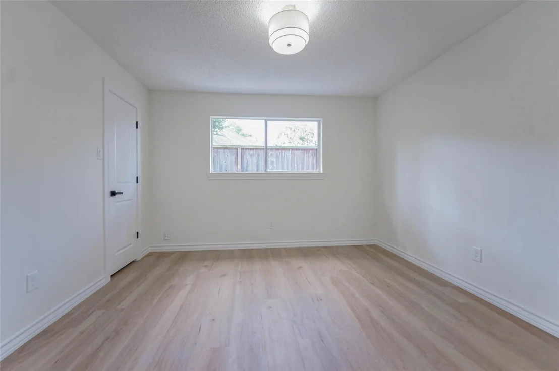 Photo of 11618 Lakeside Place Drive