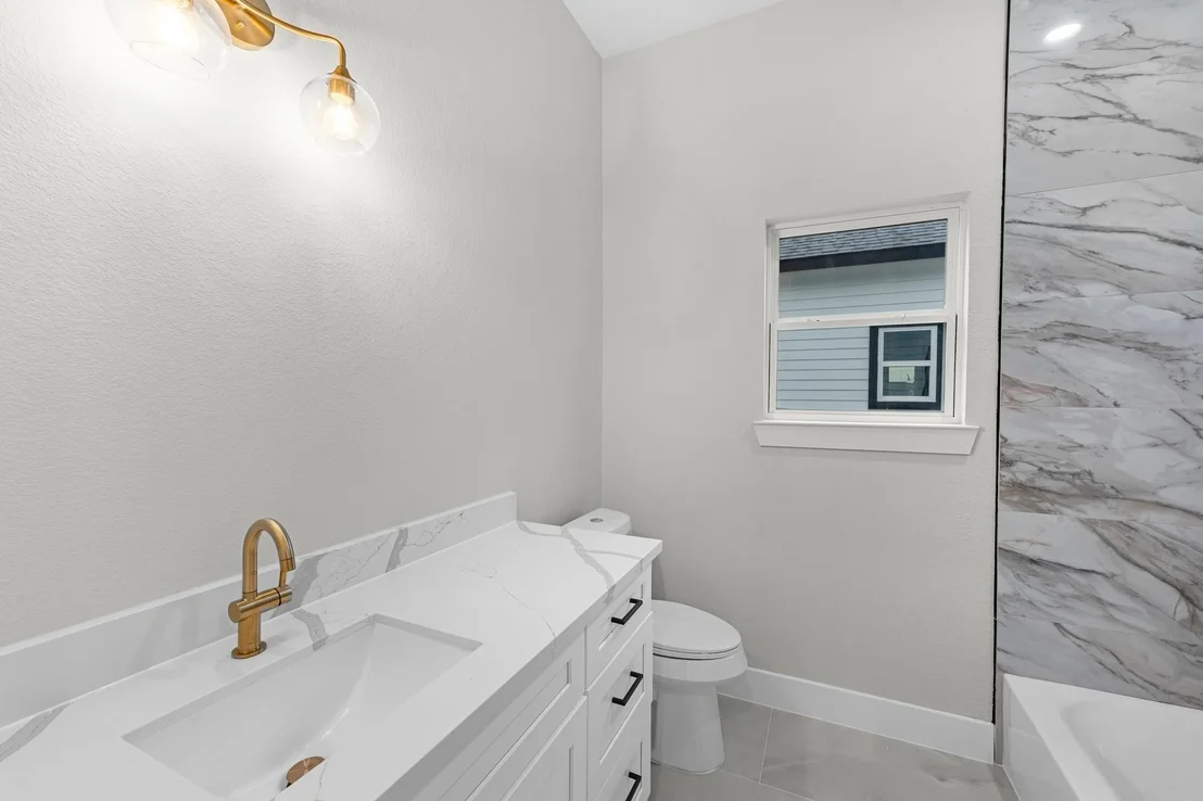 Photo of 2347 Knoblock