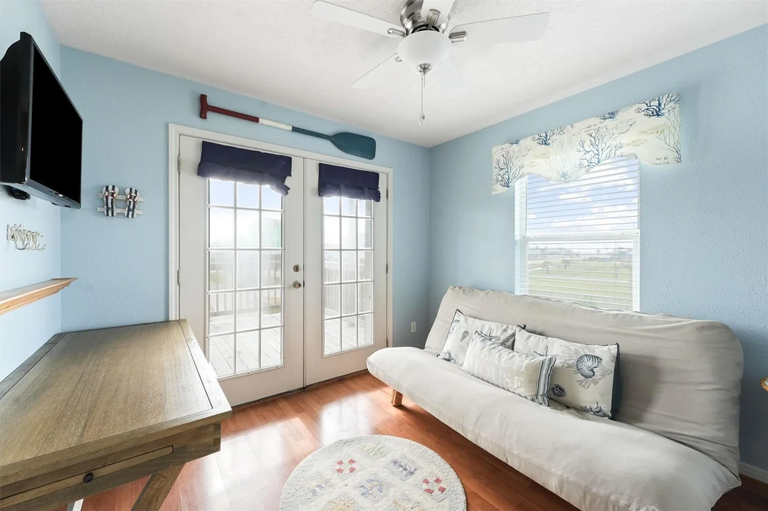 Photo of 904 Surf Drive