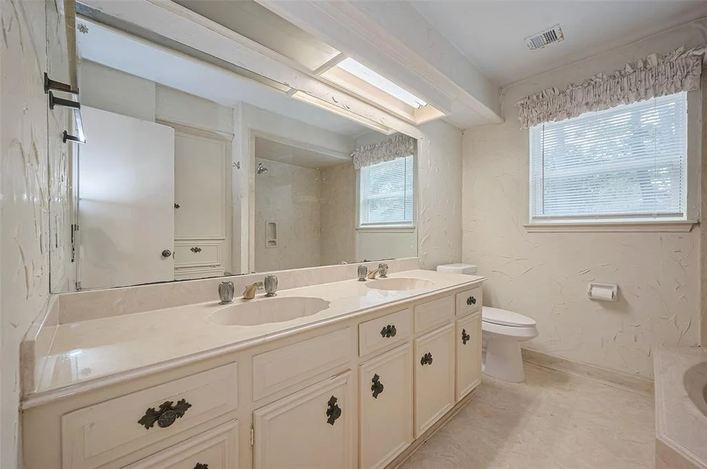 Photo of 5318 Foresthaven Drive