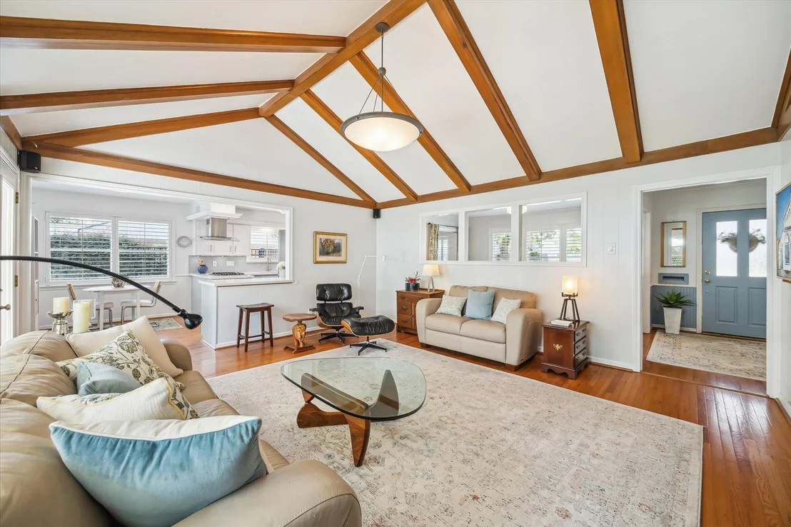 Photo of 7915 Meadowvale Drive