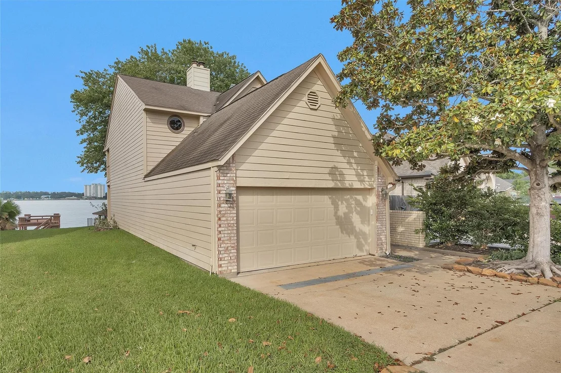 Photo of 1130 Lake View Drive