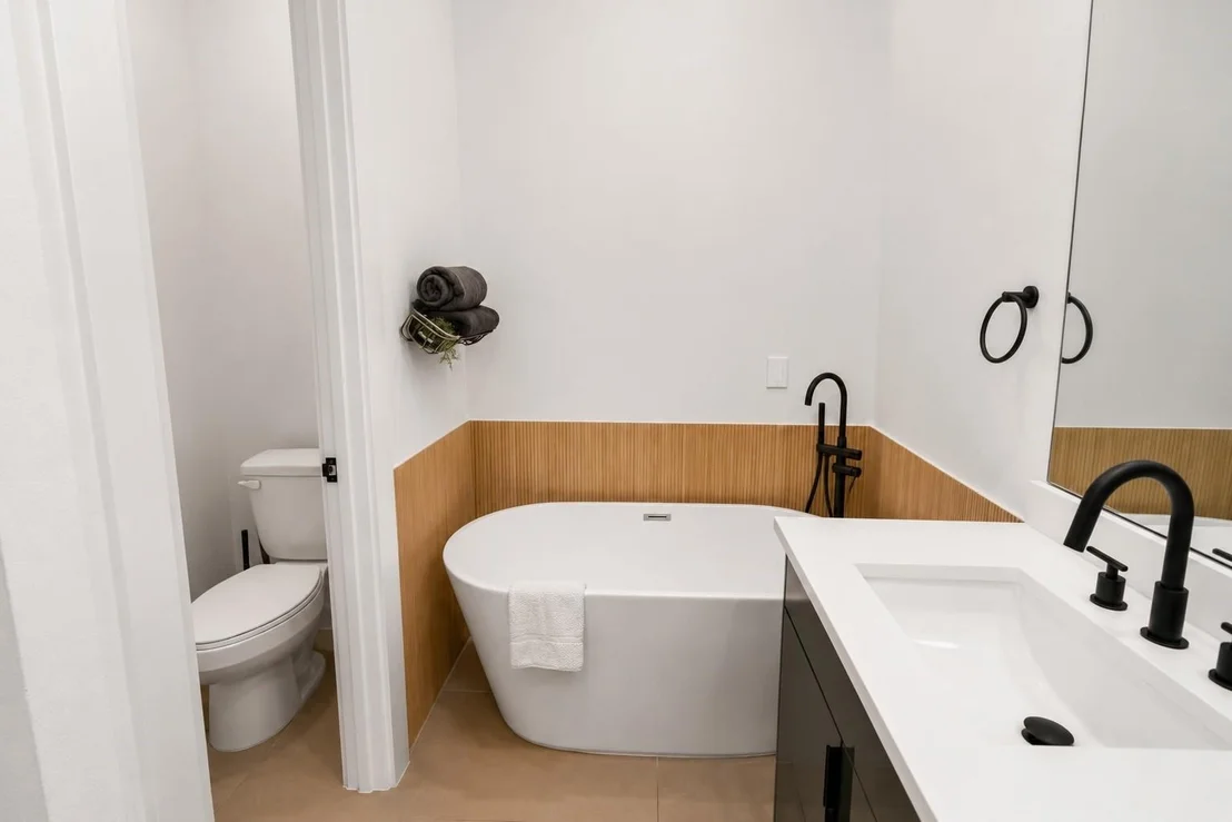 Photo of Unit B at 6742 Peerless Street