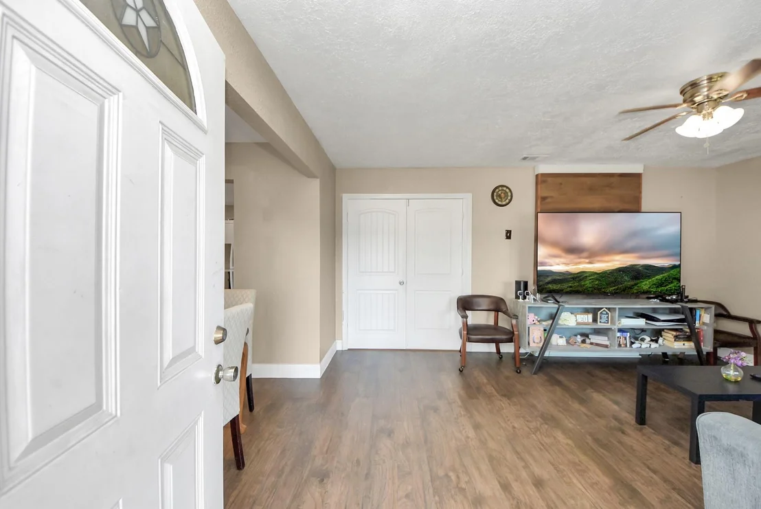 Photo of 904 Sunset Dr Drive