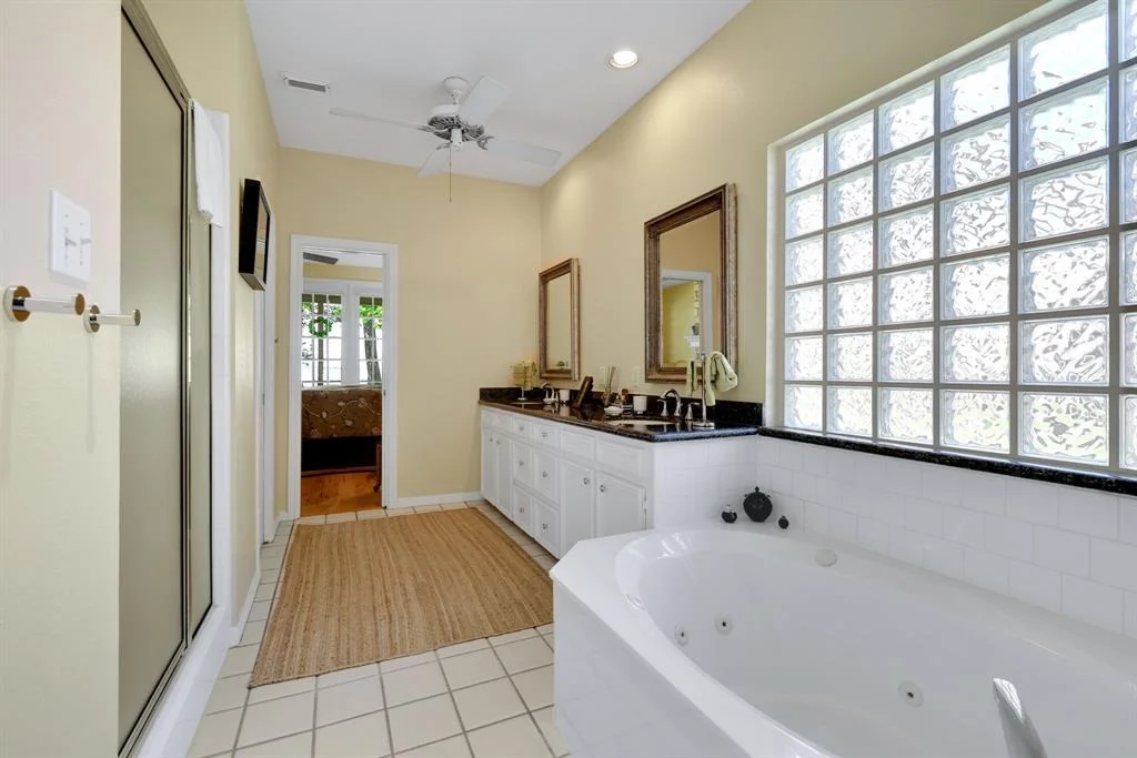 Photo of 251 Lake Oaks Boulevard