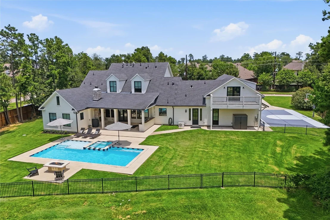 Photo of 6533 Auburn Lakes Drive