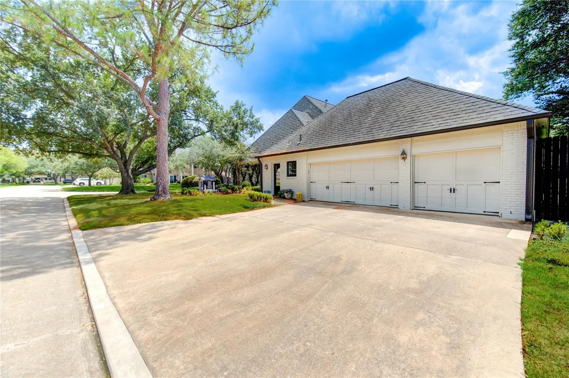Photo of 1002 Daria Drive