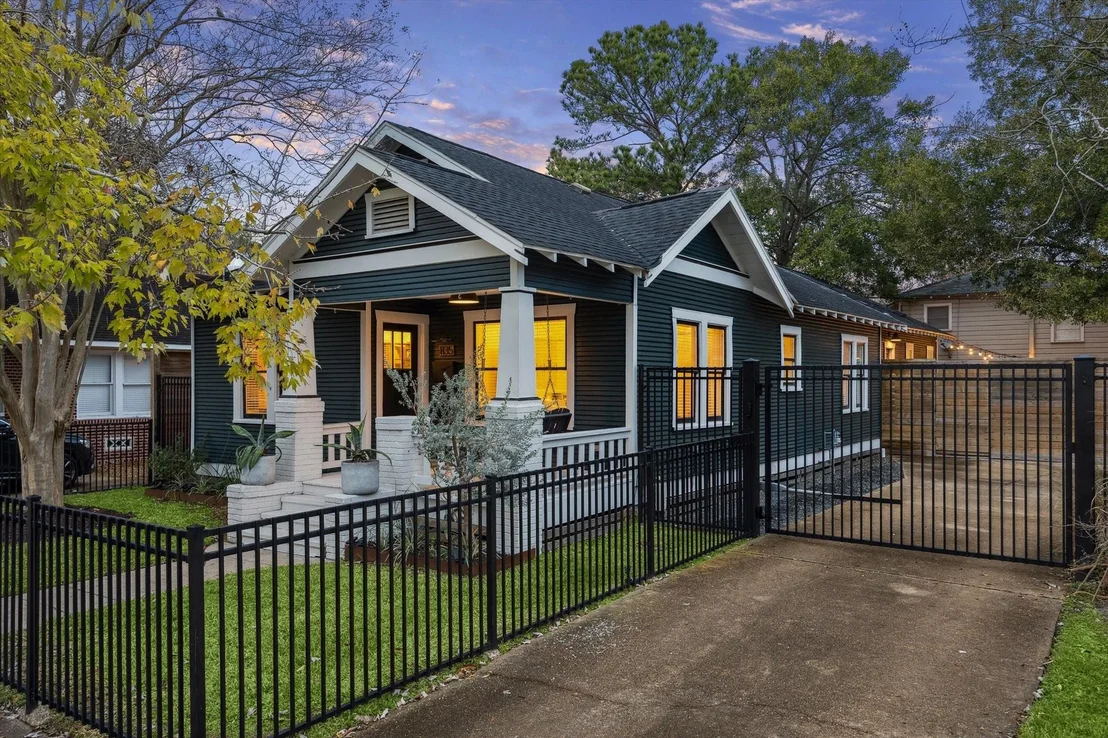 Photo of 1135 Walling Street
