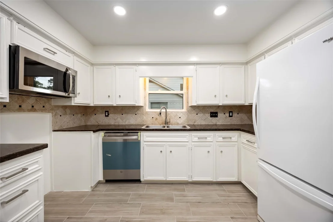 Photo of 3823 Fernglade Dr