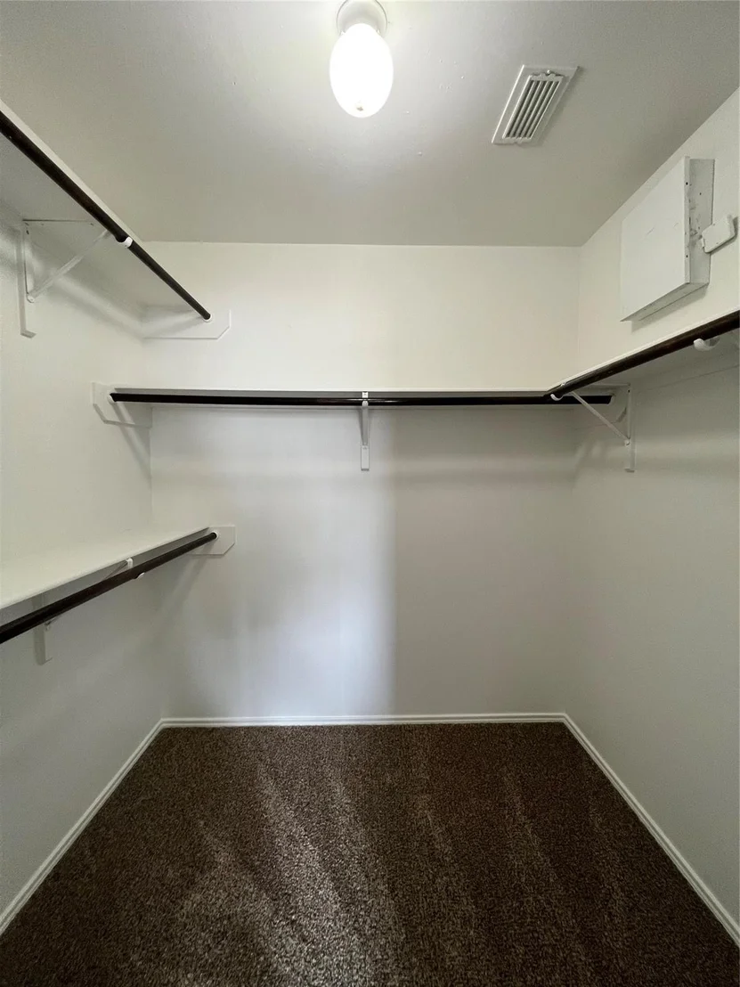Photo of 919 N Oak Drive