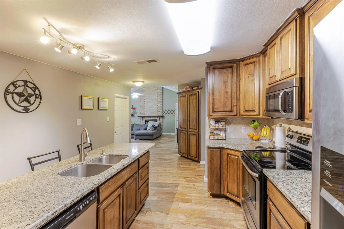 Photo of 1305 Glenview Ln