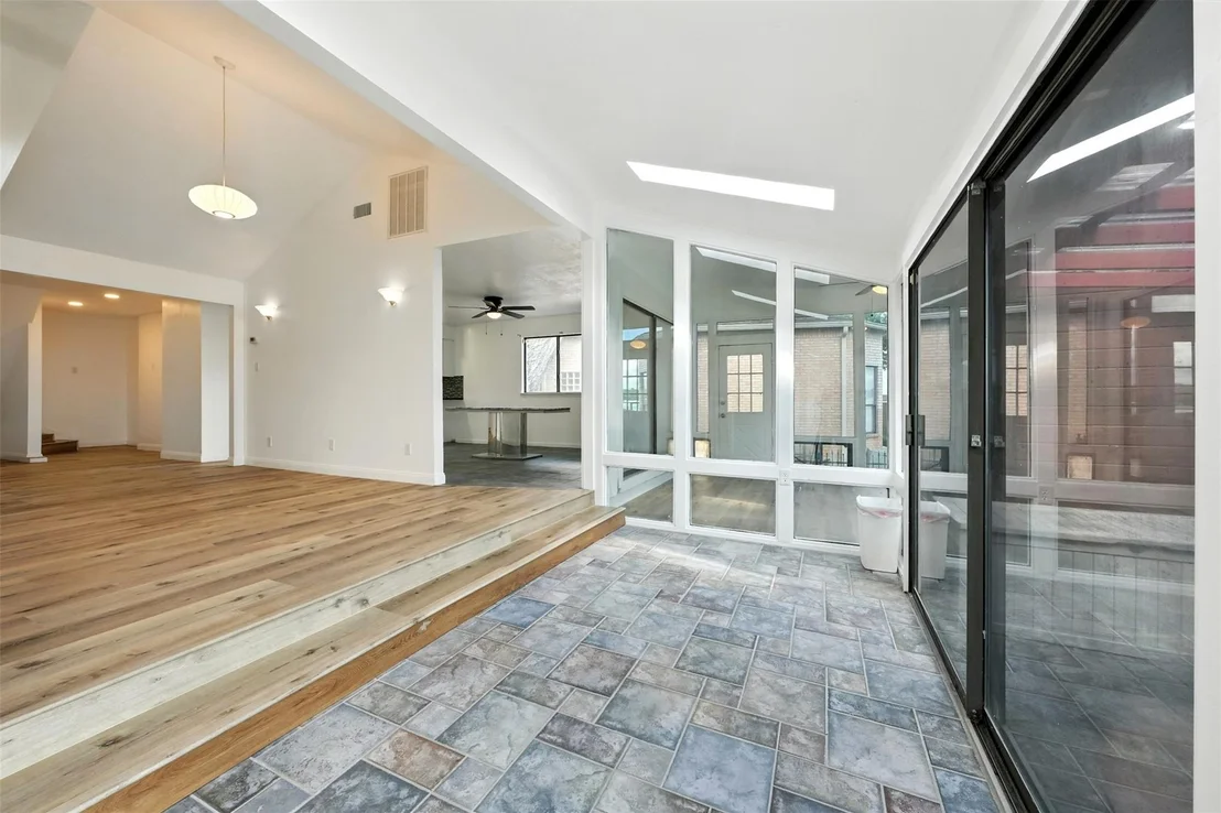 Photo of 1046 Lake View Drive