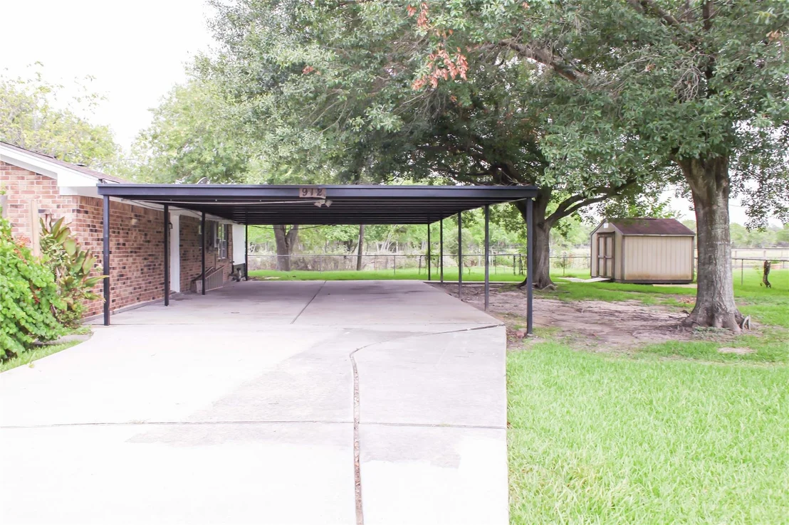 Photo of 912 Robinson Road