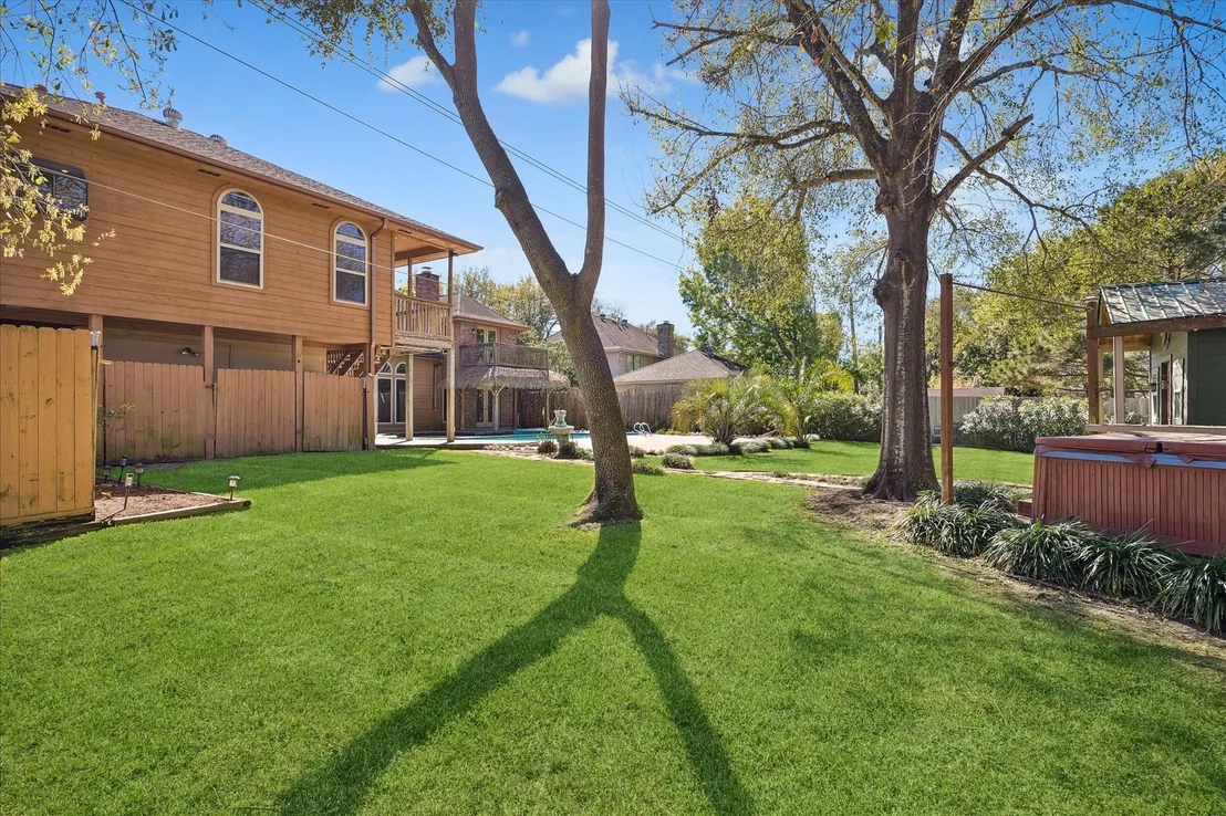 Photo of 1835 Raintree Circle