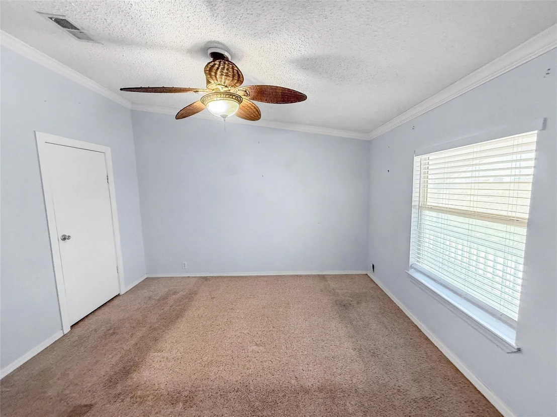 Photo of 1152 Van Sant