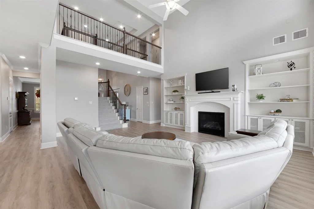 Photo of 16906 Amaryllis Red Trail